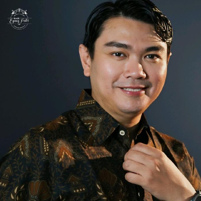 Batik Eyang Putri-Kemeja Katun Lengan Pendek