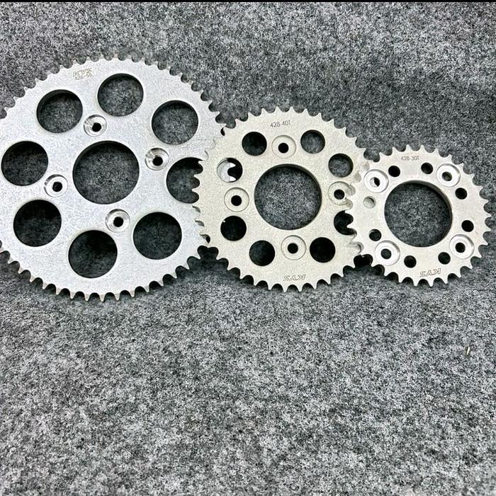 GEAR BELAKANG HONDA SUPRA FIT , NEW SUPRA X ,125 REVO ABSOLUTE 428 SILVER