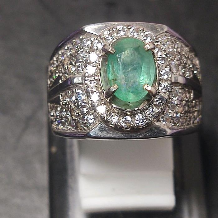 Natural Emerald Beryl CE-Minor To Moderate