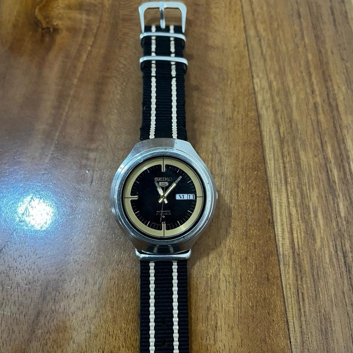 Seiko 5 Helm UFO Langka Kedua Jam Tangan Klasik dengan Tali Hitam Putih