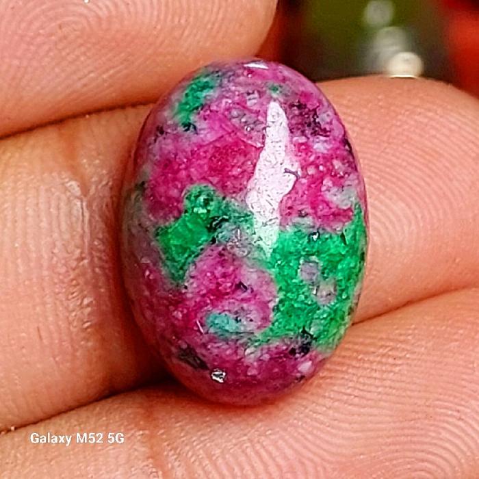 Lostune Batu Ruby Tadulako Asli Natural Batu dengan Warna Merah dan Hijau yang Menarik