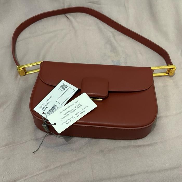 Preloved tas Charles & Keith