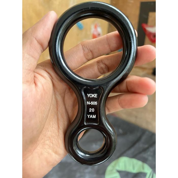 FIGURE OF EIGHT DESCENDER YOKE