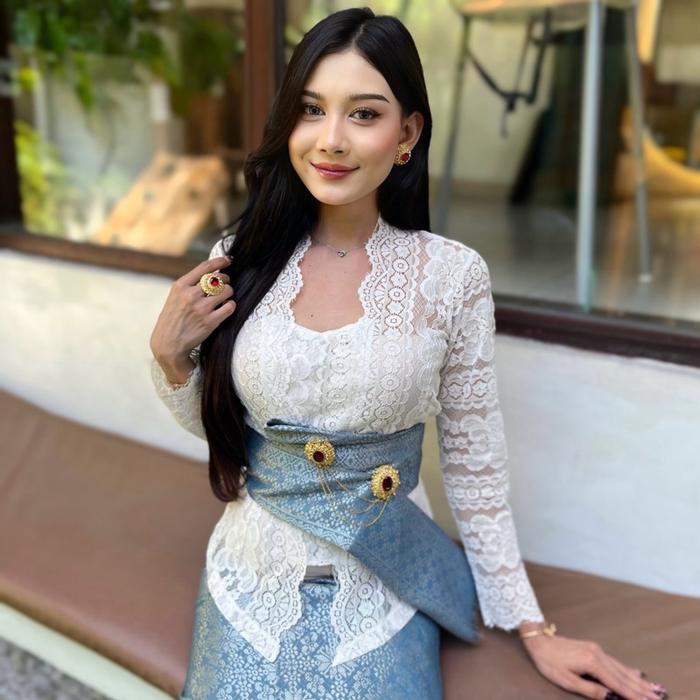 Kebaya Putih Brokat Import– Elegan dan Nyaman untuk Segala Acara