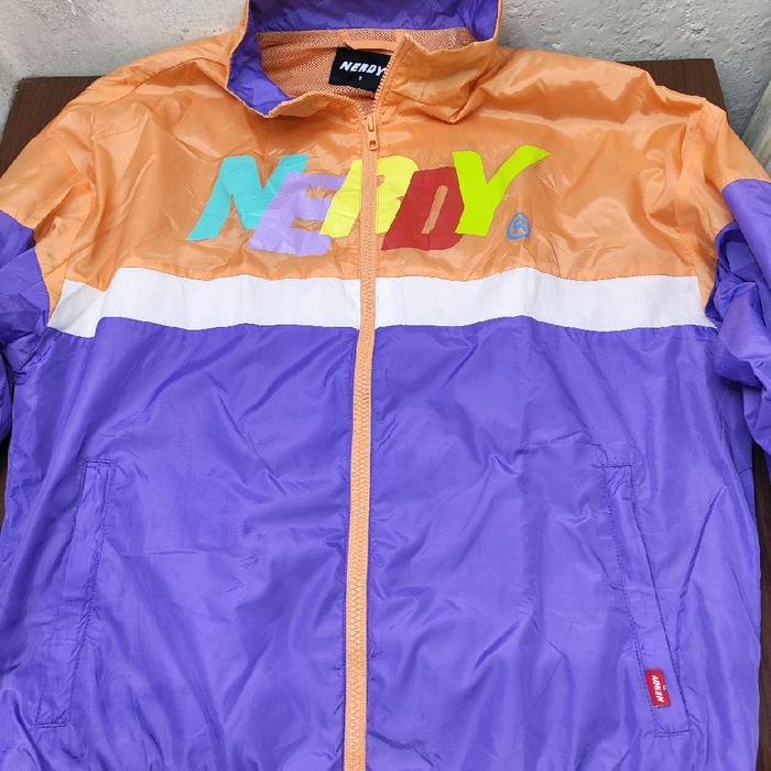 Nerdy Jaket Original Size Warna Orange dan Ungu dengan Logo Nerdy Berwarna-warni