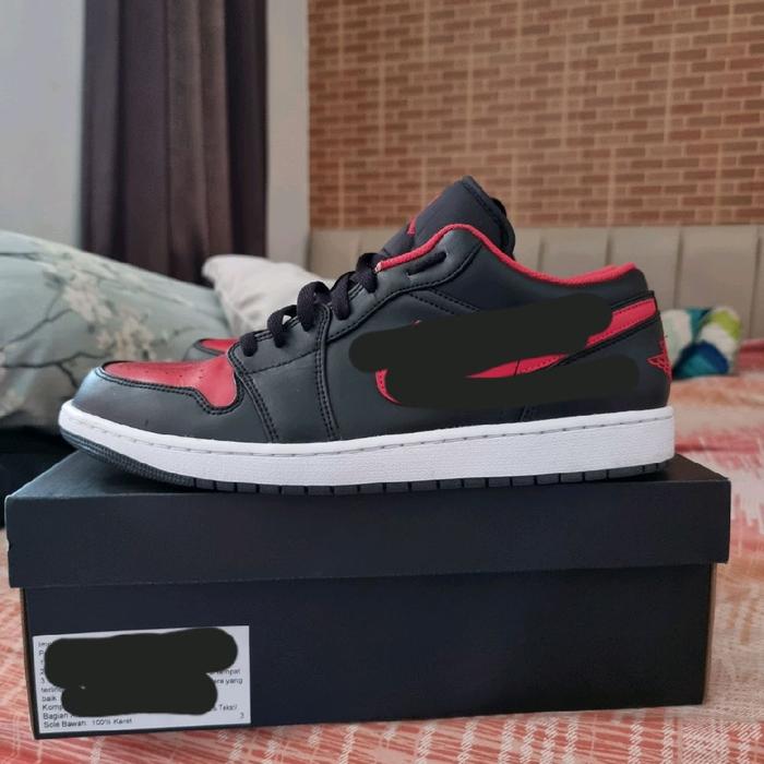sepatu low jordan black red