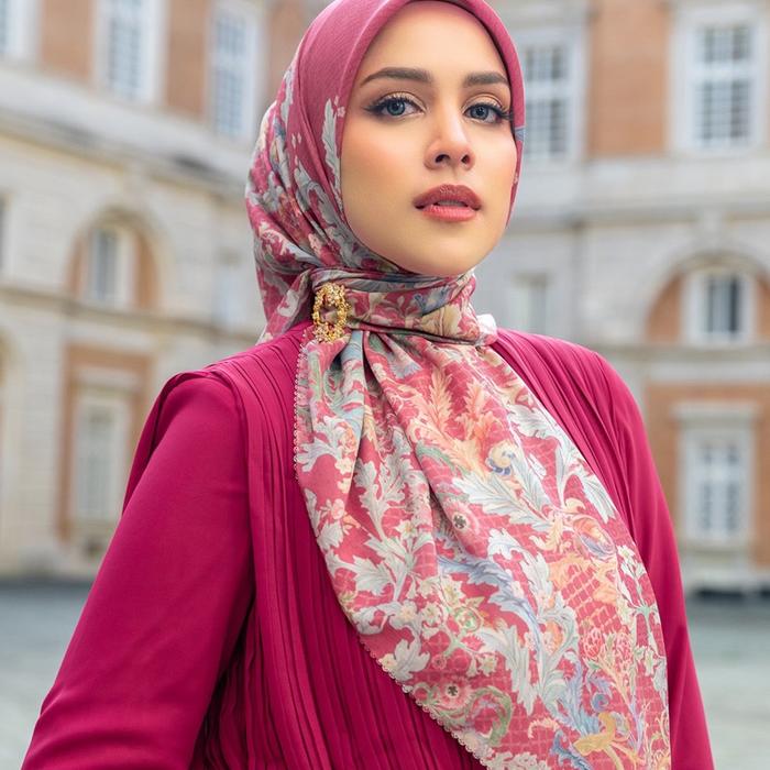 Buttonscarves Royale-Grandeur Voile Square-pink yarrow