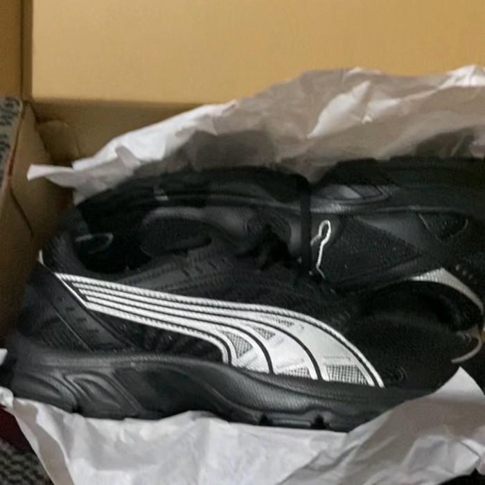 Sepatu Puma Axis Trainer.