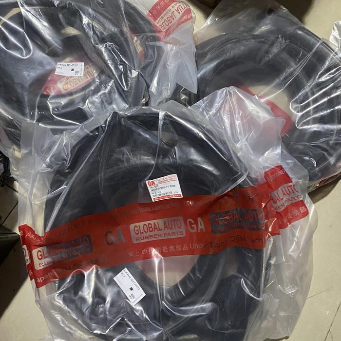 Karet kaca depan canter 110 125 KI1