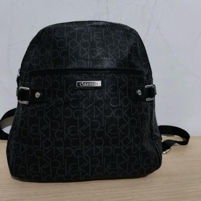 Calvin Klein Ransel Wanita Branded Original dengan Desain Monogram Elegan dan Tali Bahu yang Nyaman