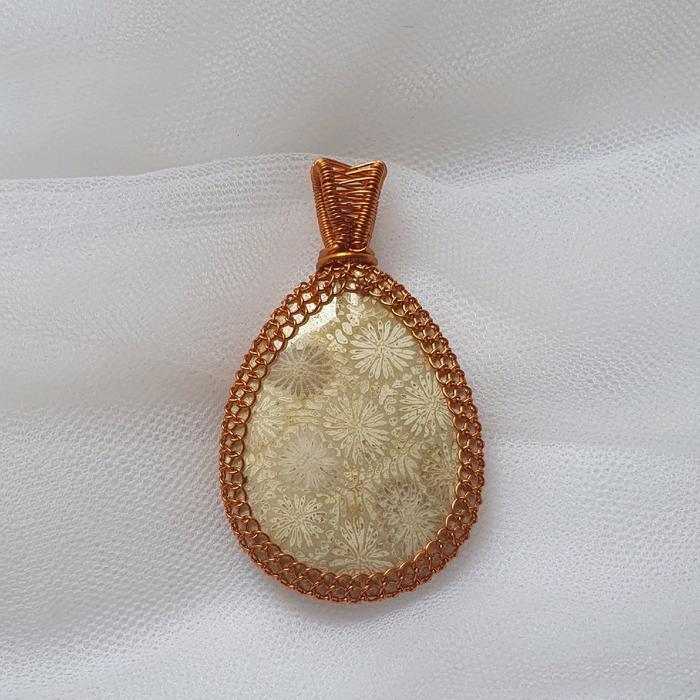 Mata Kalung/Liontin (Liontin Batu Teratai)