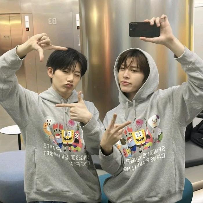 [ READY STOCK ] - UT SPONGEBOB x TREASURE COLLABORATION OFFICIAL STORE HOODIE ABU LIGHT TSHIRT GREY 