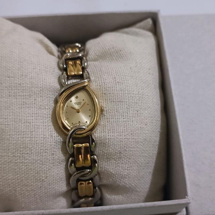 Seiko Vintage Ladies Rantai Gold kombinasi SILVER nd48 .Jam tangan klasik dengan desain yang menarik