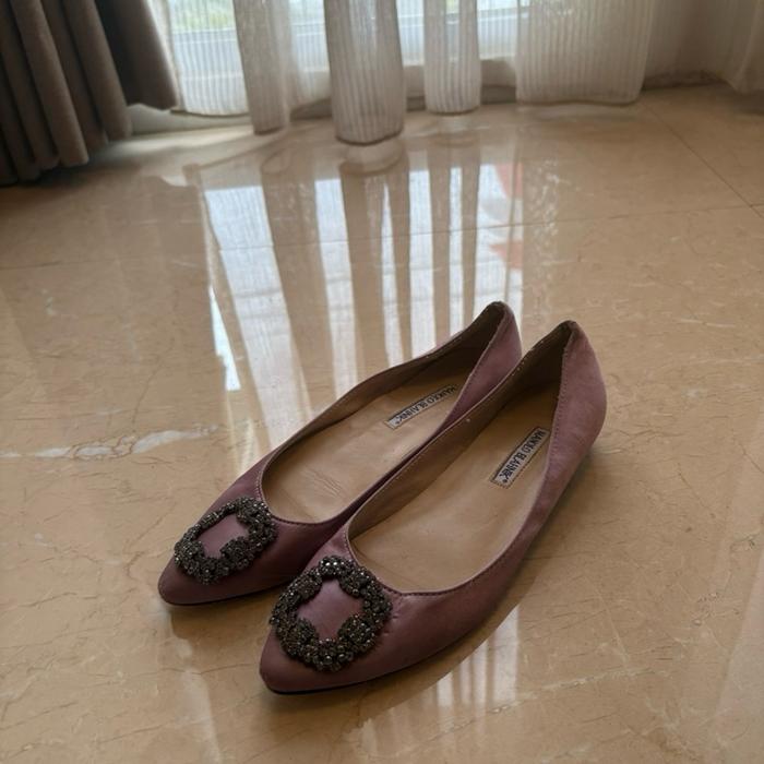 Manolo blahnik not chanel gucci chanel hermes givenchy burberry jacquemus miu miu marni Palm angels 