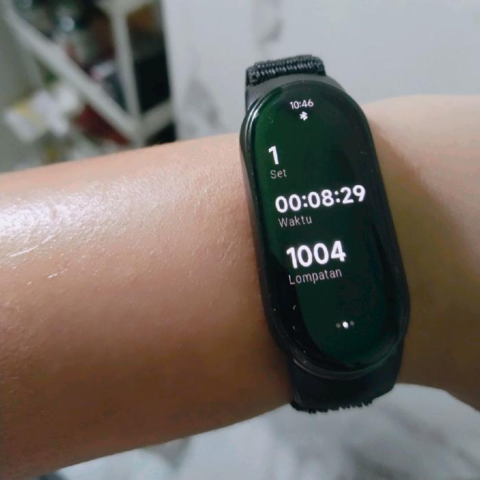 Smartwatch Xiaomi Mi Band 5 - Tampilan Jam Tangan & Aktivitas