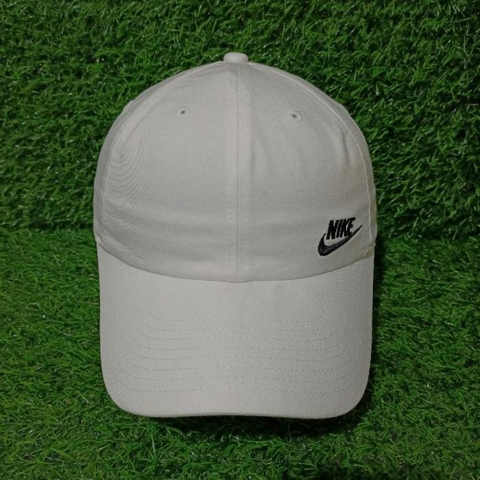 Nike Topi Baseball Putih dengan Logo Hitam untuk Pria dan Wanita