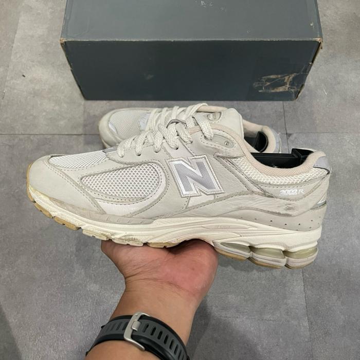 Nb 2002R White Ivory #W350