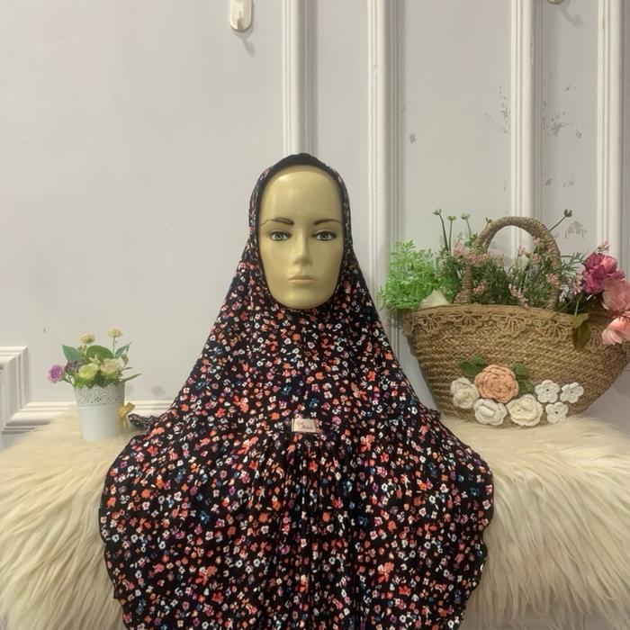 Hijab Bergo Motif Bunga Kecil Warna Hitam Elegan untuk Penampilan Harian Anda