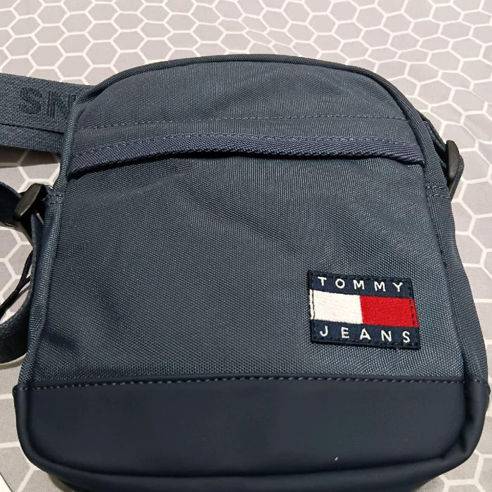 Tas Tommy Hilfiger Sling Bag Daily Reporter Original