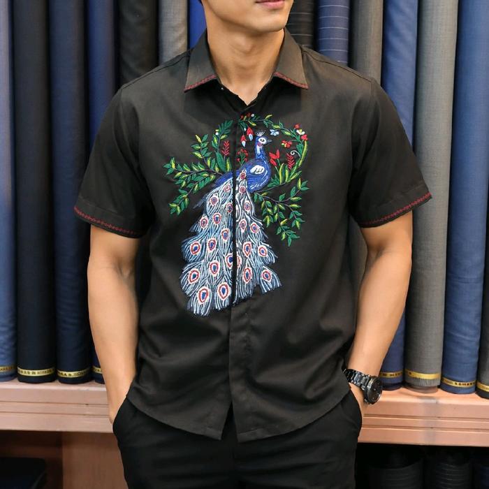 Kemeja Pria Merak Biru dengan Desain Burung Merak yang Menarik