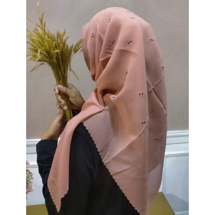 terlaris hijab segi empat payet mutiara swaroski / hijab segi empat payet tabur micky full belakang