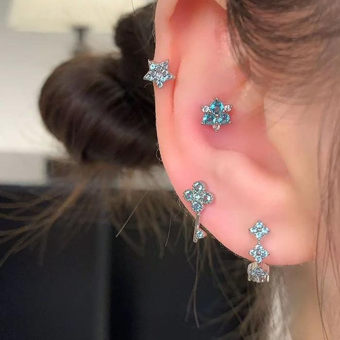 [Eowynne] Anting daun tiga bunga mini hijau mint zirkon perhiasan wanita ukuran kecil  E354