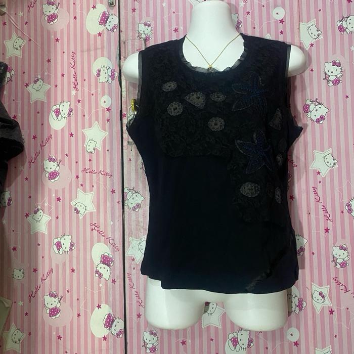 Top hitam cute