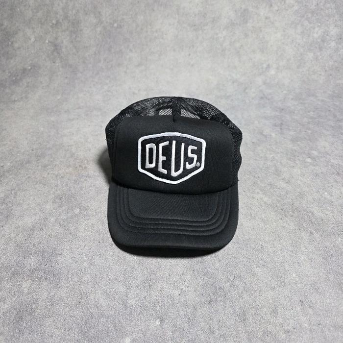 TOPI DEUS EX MACHINA BAYLANDS TRUCKER CAPS BLACK WHITE