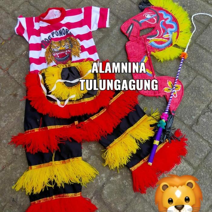 Setelan celana barongan dan kuda lumping cambuk