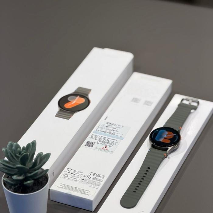 Samsung watch 7 40mm second likenew