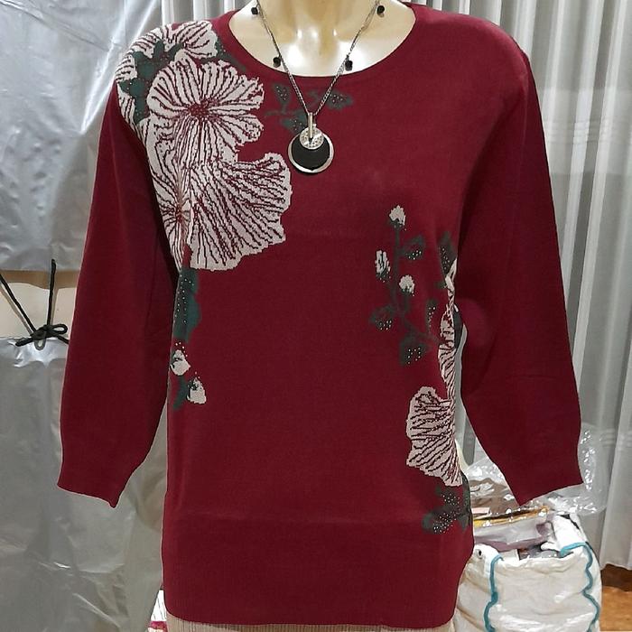 Kova Bellina Kaos Rajut Import All Size dengan Desain Bunga Elegan dan Warna Merah Marun