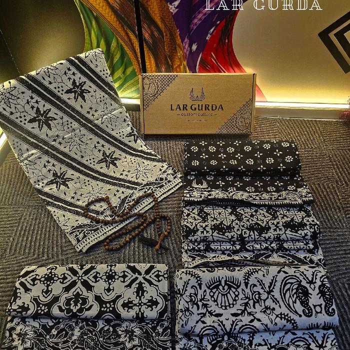 Lar Gurda SARUNG BATIK LARGURDA PUTIH SERIES Motif Eksklusif untuk Koleksi Anda