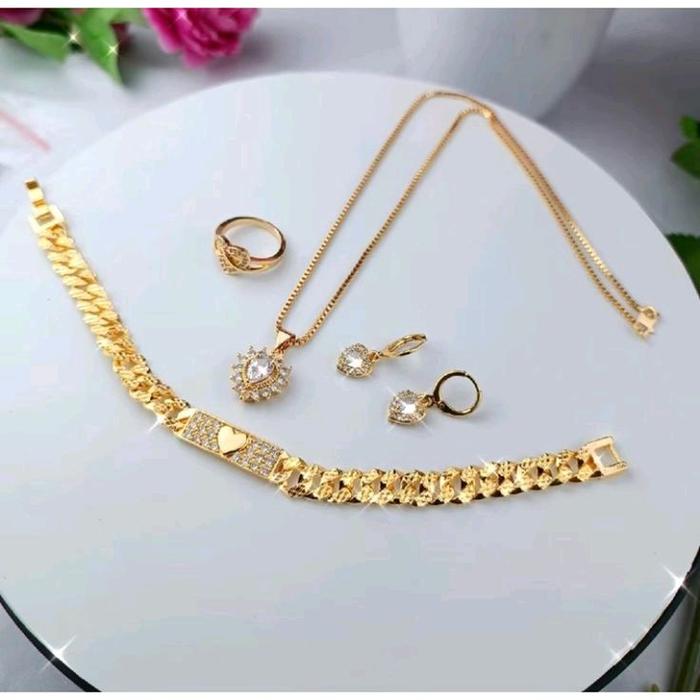 satu set aksesoris titanium