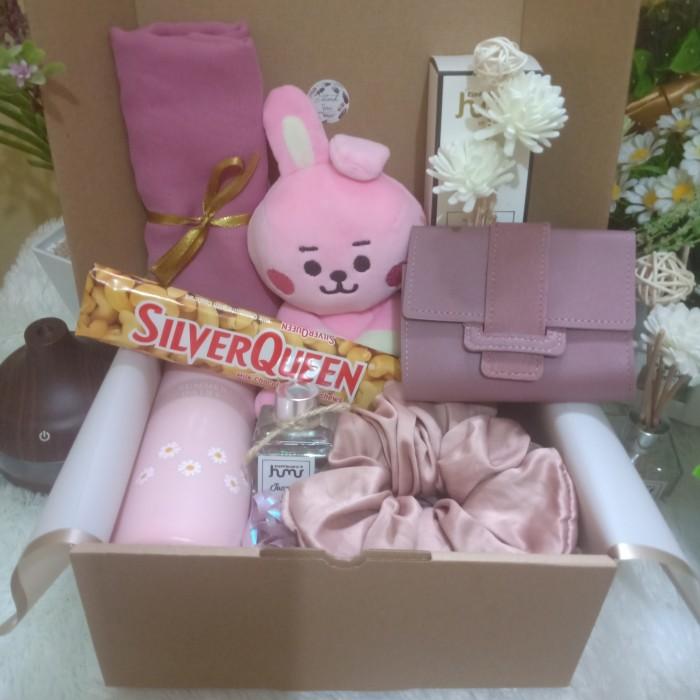 > Dece Hampers Hijab Boneka Kado Ultah Istri Hadiah Istri Tercinta RR