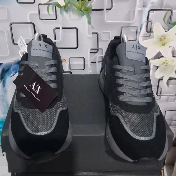 Armani Exchange Sepatu Casual Santai Nyaman untuk Dipakai Kemana Pun Warna Abu Tua Size 40