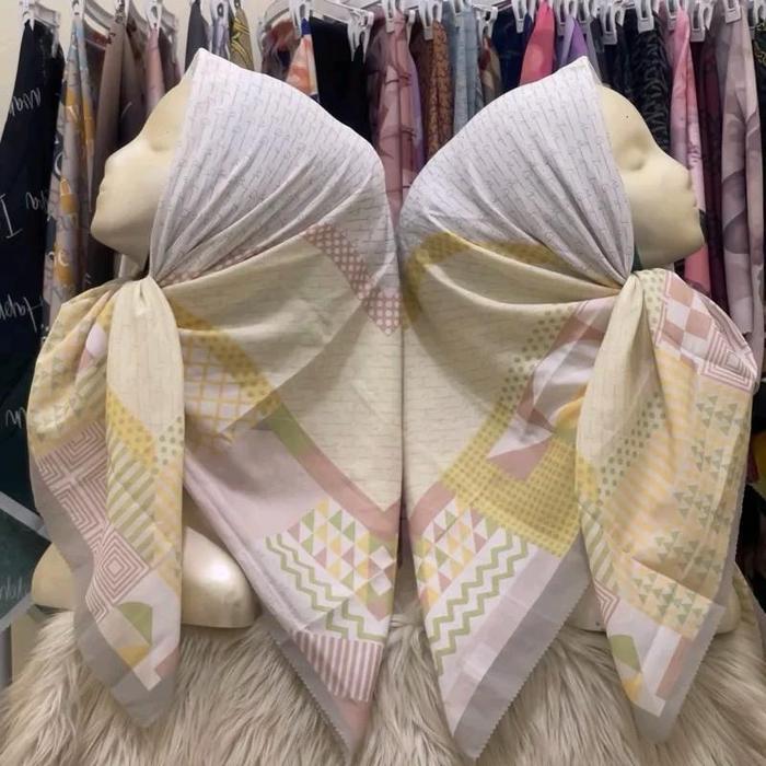 Jilbab Segiempat Motif Ala Ivan Gunawan Kw Hijab Ivan Gunawan kw Segiempat Voal Motif Tulisan Viral