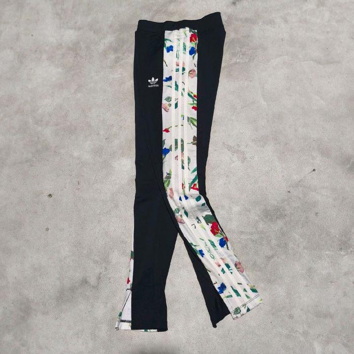 Celana legging wanita Adidas trifoil motif bekas