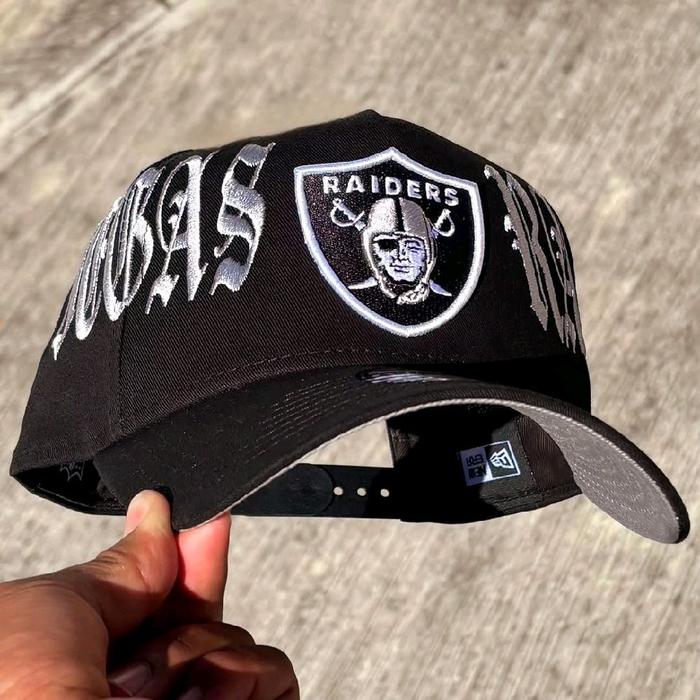 topi new era raiders script