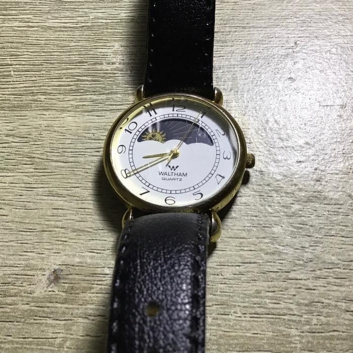 Waltham Jam Tangan Quartz dengan Tali Kulit Hitam dan Desain Elegan untuk Pria dan Wanita koleksi vi