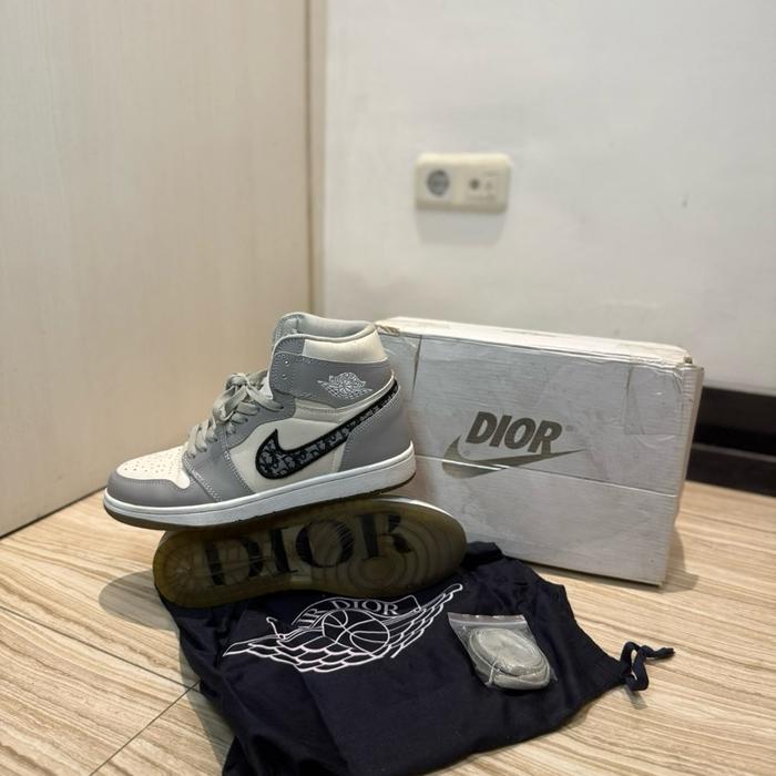 Sepatu Nike Air Jordan 1 High X Dior Perfect Kick Original Leather - Grey 42/26,5 cm