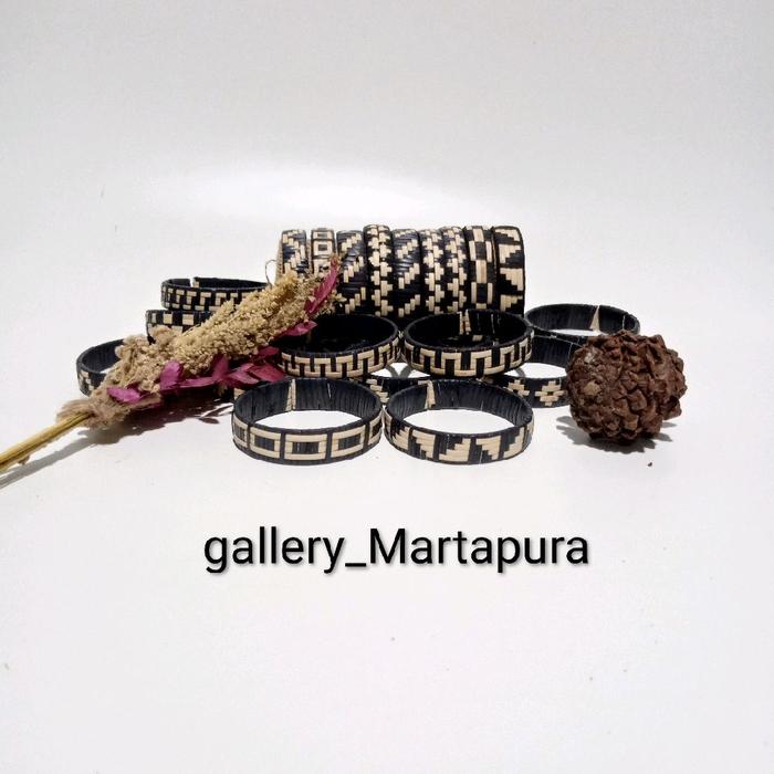 Gelang tangan rotan anyaman khas Dayak Kalimantan/Gelang tangan rotan etnik dayak