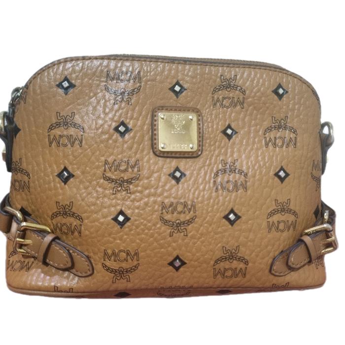 MCM Tas Selempang Preloved Branded Bag dengan Desain Logo MCM dan Tali Bahu yang Nyaman