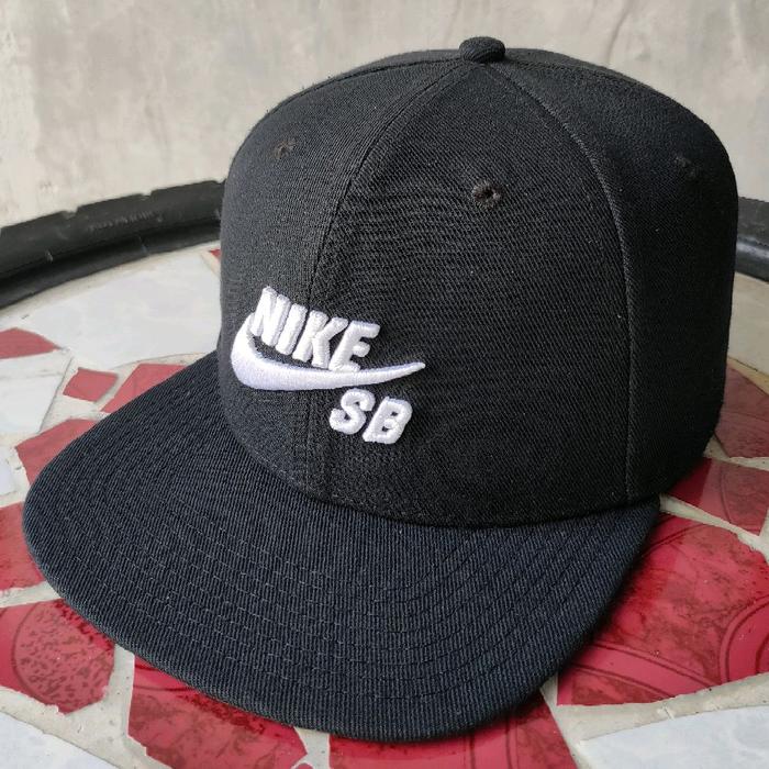 Topi Nike SB Hitam Logo Putih Snapback