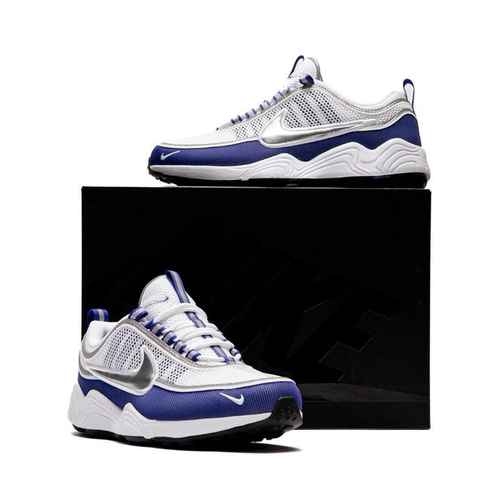 Sepatu Nike Air Zoom Spiridon Warna White/Metallic Silver/Light Concord dengan Teknologi Nike Air Ma
