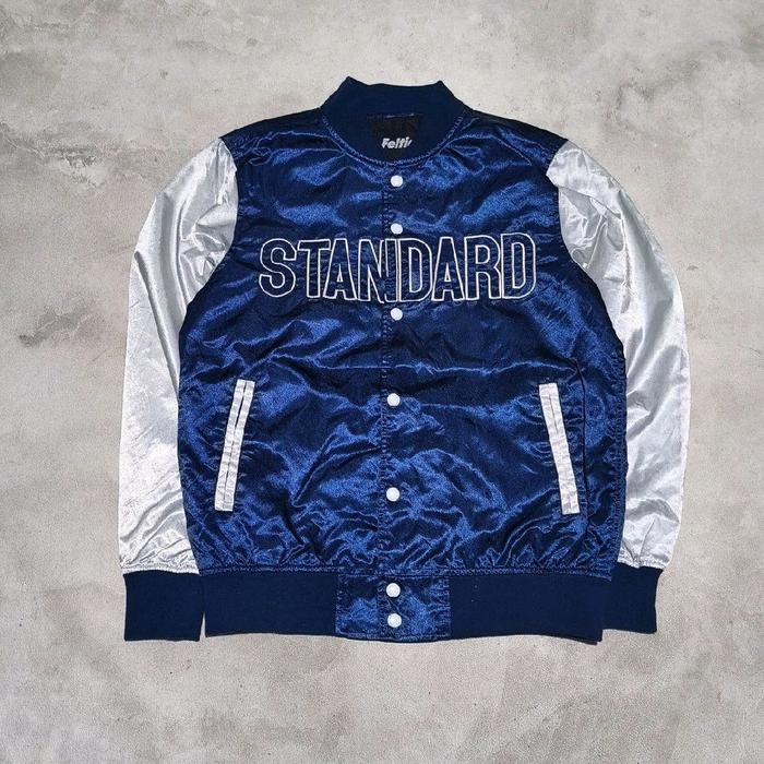 Jaket bomber varsity feltic putih biru putih bekas