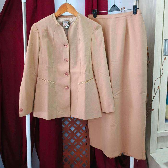 Seragam guru cream rok span