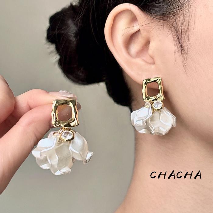 CHACHA Anting Geometri Mutiara Lapis Emas Desain Eksklusif Q106