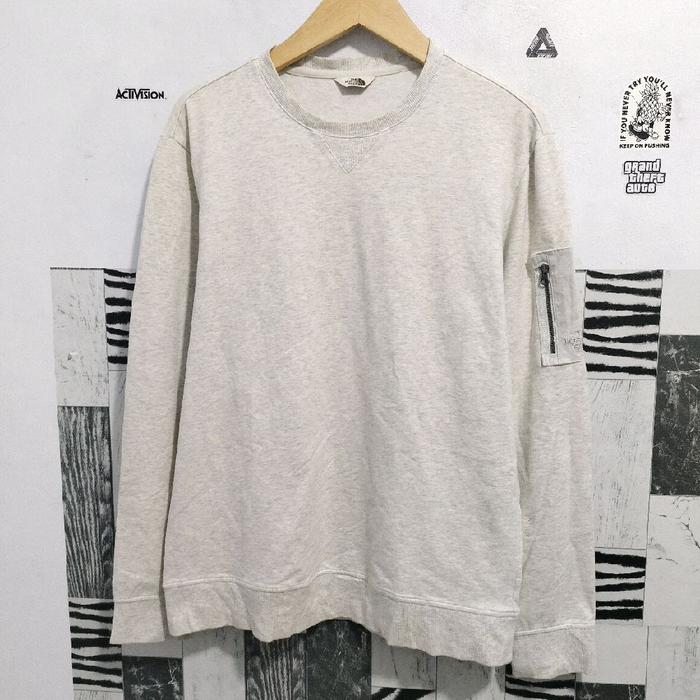 Sweater Crewneck TNF warna Abu Muda model zipper lengan