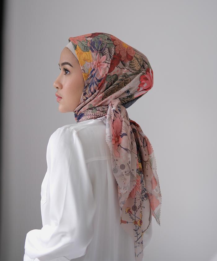 Gonegani Hijab Motif Persegi Blossom Scarf