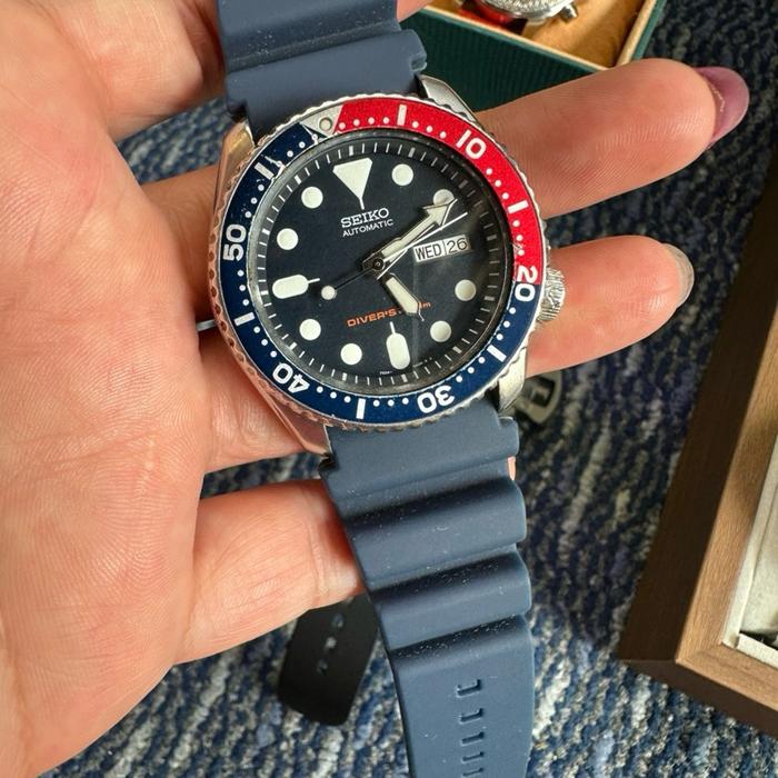 Seiko5 sport Divers Automatic Watch with Blue Strap and Red Bezel for Men